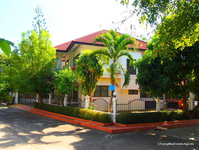 3 bed/ 3 bath Corner Lot