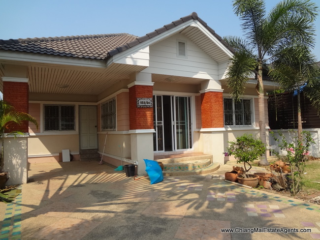 2 bedrooms house for rent
