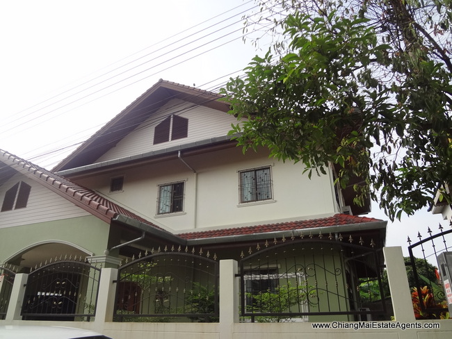 3 Bedrooms house with fully furnished.