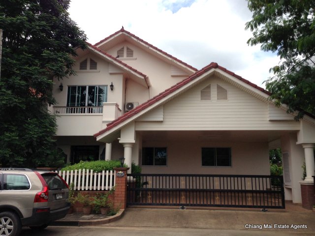 5 Bedroom House for Rent in Lanna Tara
