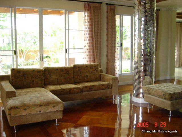 5 Bedroom House for Rent in Lanna Tara