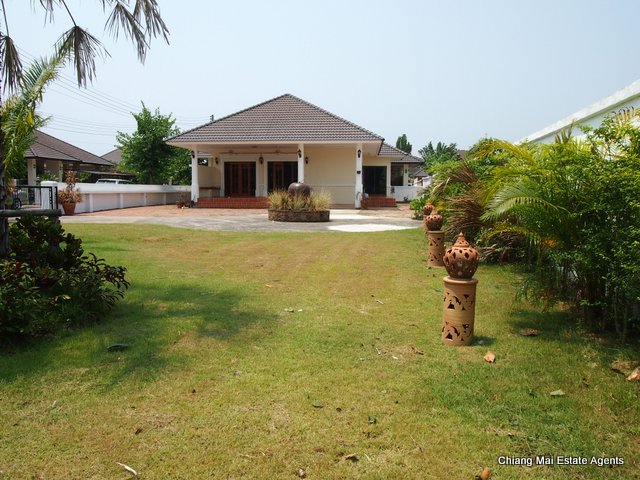 Lovely Bungalow with Large Garden for Rent in Hang Dong
