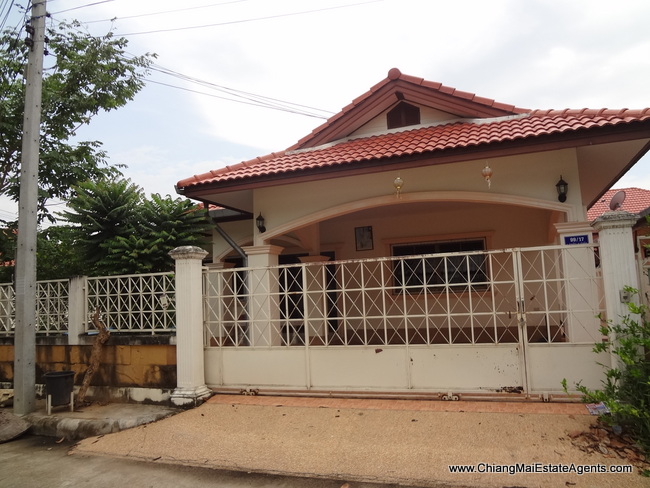 3 Bedrooms Bungalow House