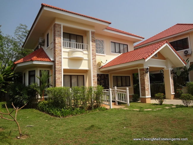 4 bedrooms house with fully furnished