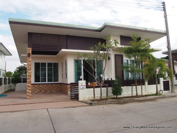 New Contemporary Style Home in Saraphi