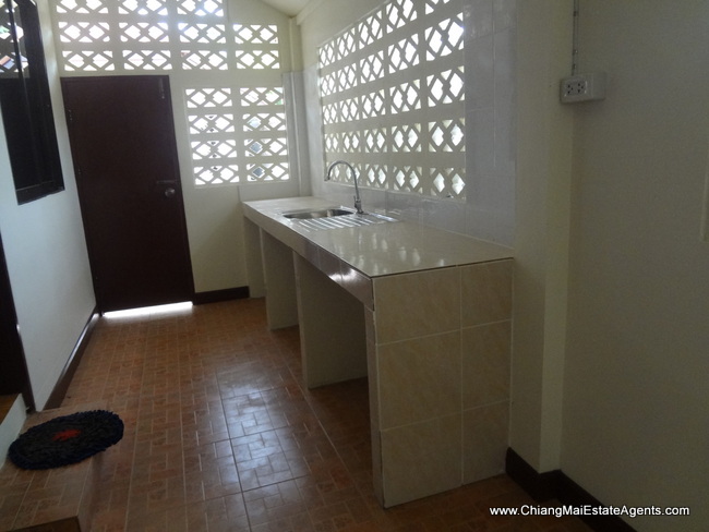 2 bedrooms house for rent