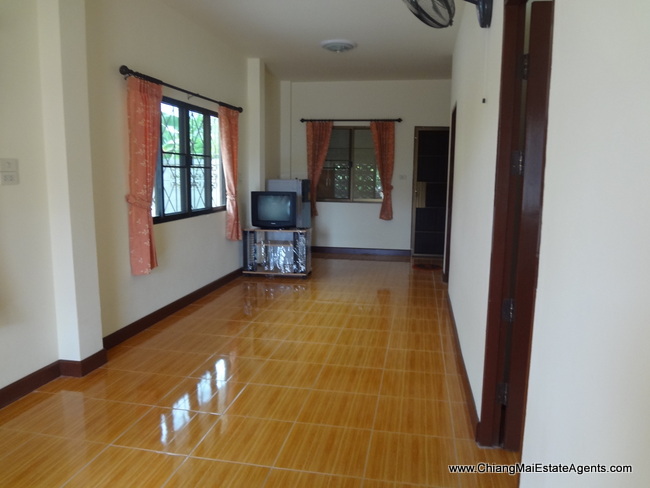 2 bedrooms house for rent