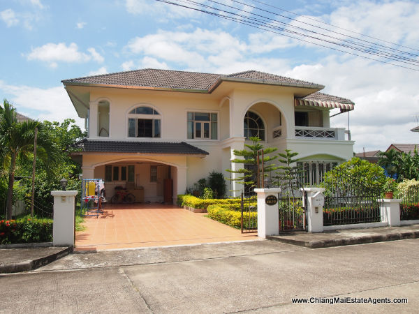 Stunning 4 Bedroom House on Large Plot