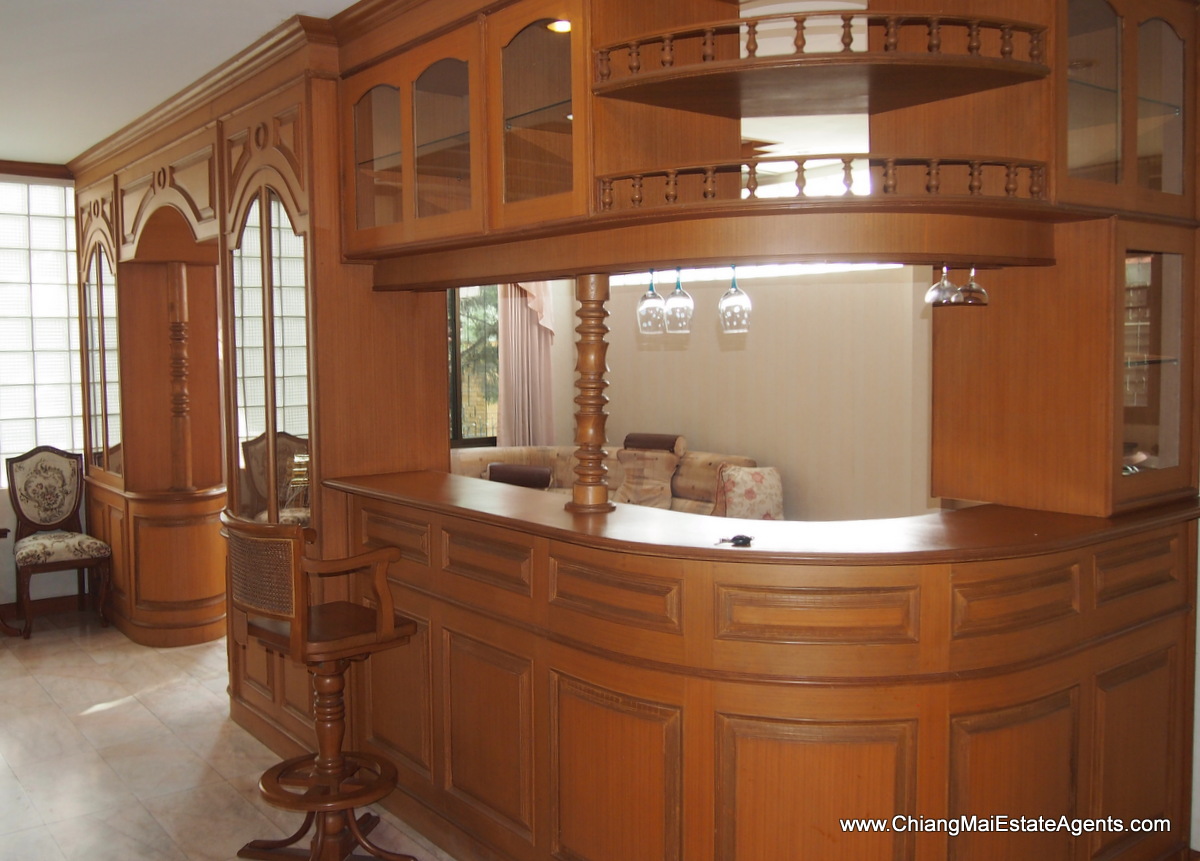 Great 3 Bedroom Home with In-Built Furniture