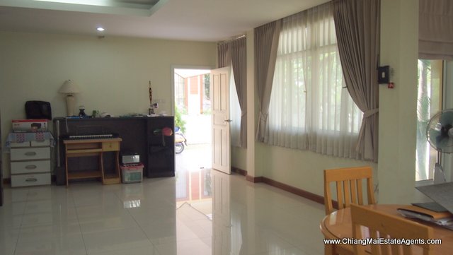 Custom 4 Bd, 3 Bth Home For Rent