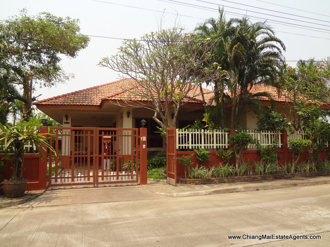 1 storey House For Sale