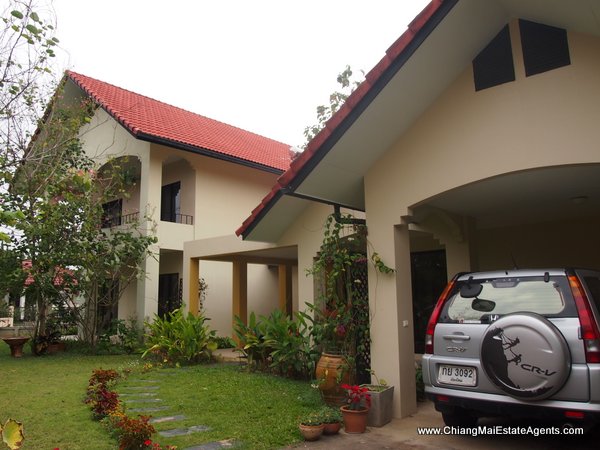 Beautiful 4 Bedroom Home in Moo Baan Nai Fun