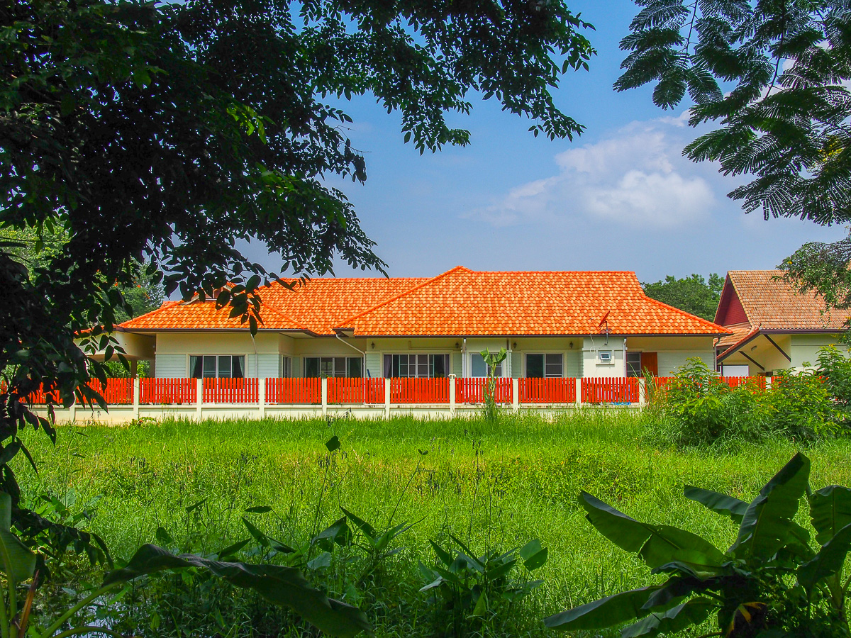 Spacious 4 Bed Bungalow with Private Pool