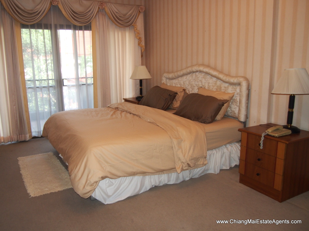 Beautiful Home with In-Built Furniture