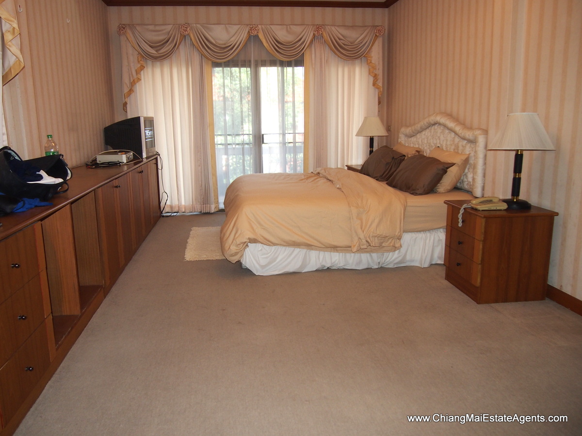 Beautiful Home with In-Built Furniture