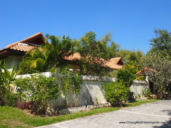 Beautiful Home with Pool For Rent