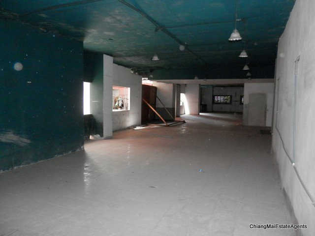 Very Large Empty Condo For Sale