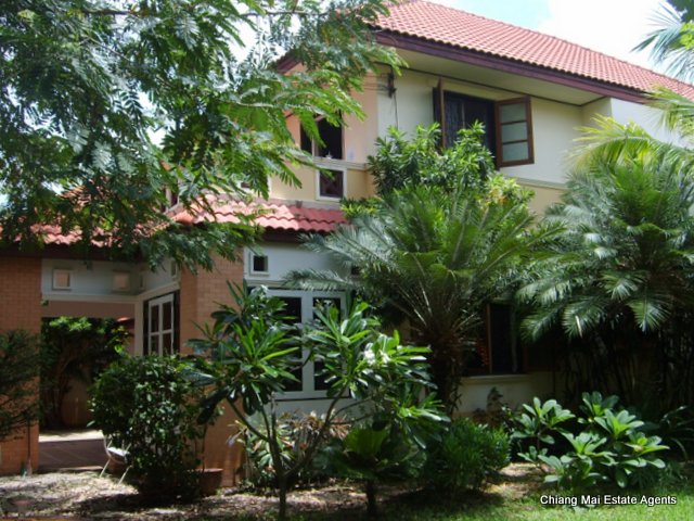 House with 2 Plots of Land for Sale