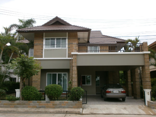 Spacious Luxury in Hang Dong