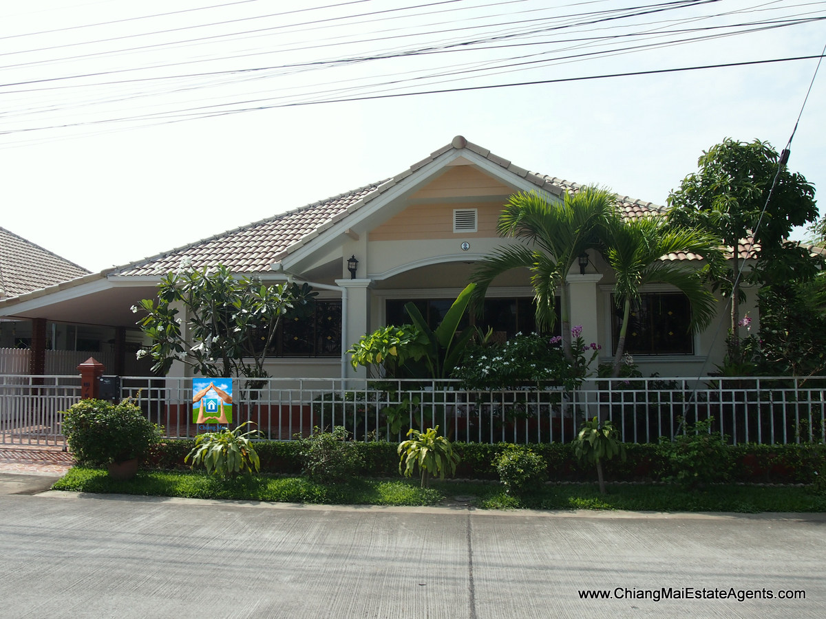 Spacious and Clean - 3 Bed Bungalow in Sansai