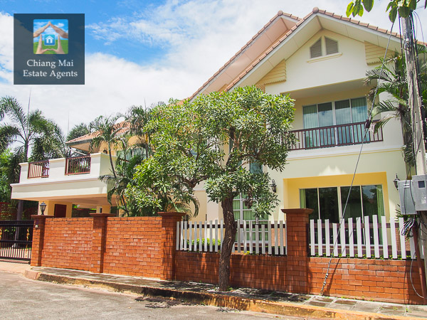 4 Bed Home with Private Pool in Lanna Thara