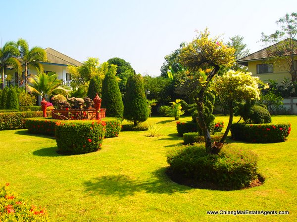 House with Large Garden in Pinery Home