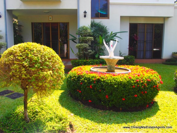 House with Large Garden in Pinery Home