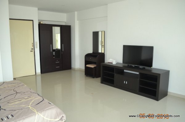 Large Studio Apartment in Galae Thong