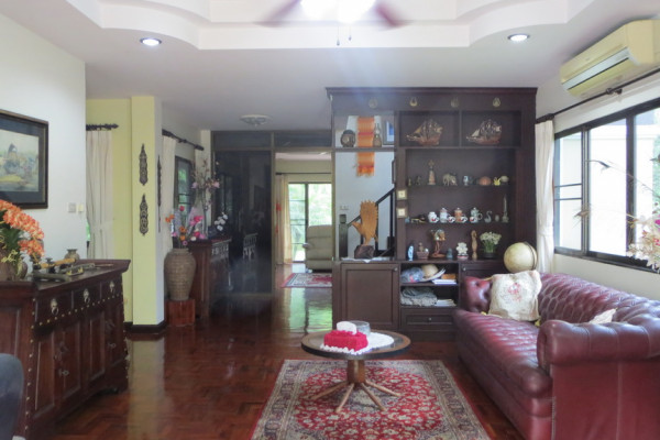 Spacious 4 Bedroom House for Sale in Saraphi, Chiang Mai