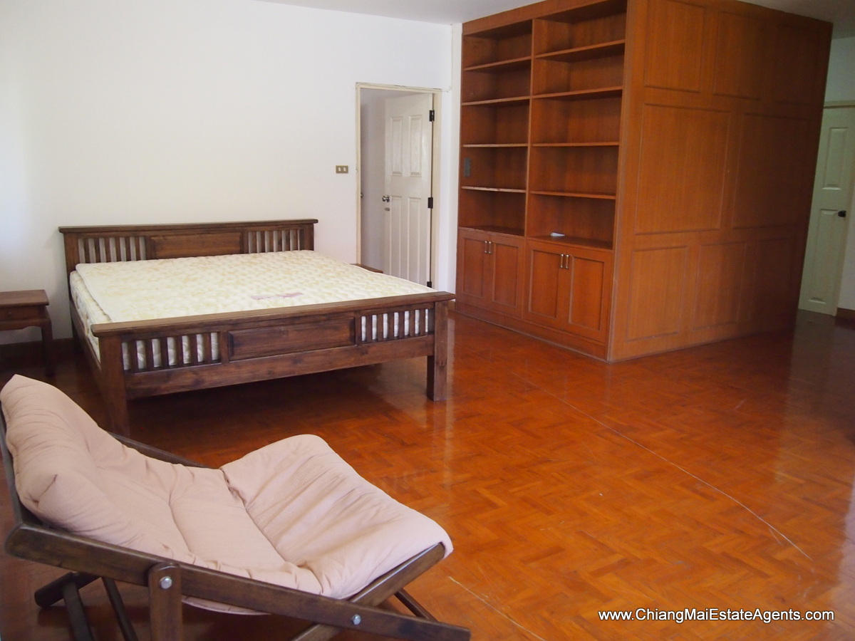 Large 3 Bedroom Home in Moo Baan Nai Fun