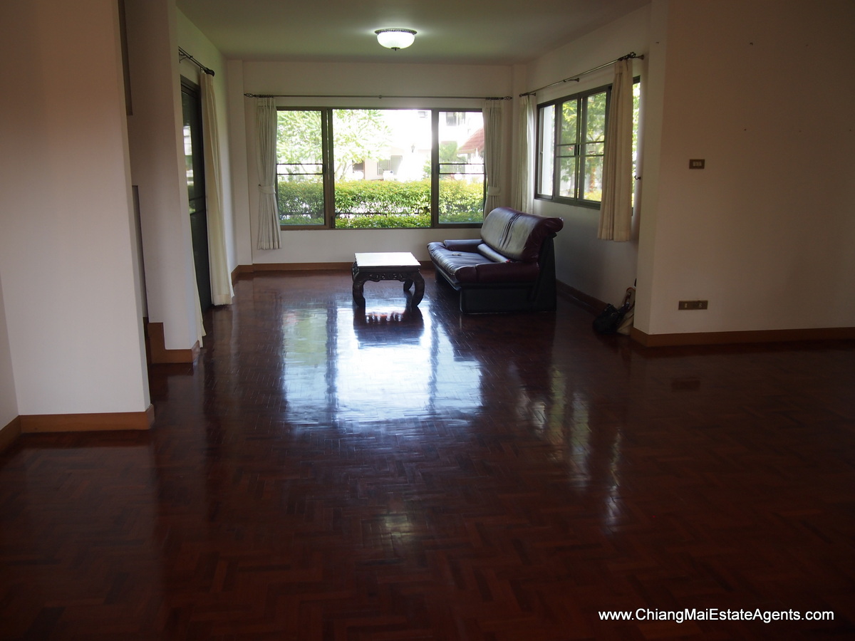 Large 3 Bedroom Home in Moo Baan Nai Fun