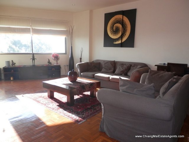 Large Riverside Condo For Rent
