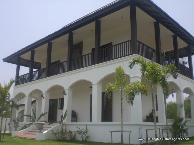 3 Bd, 2 Bth Colonial Style Home for Sale
