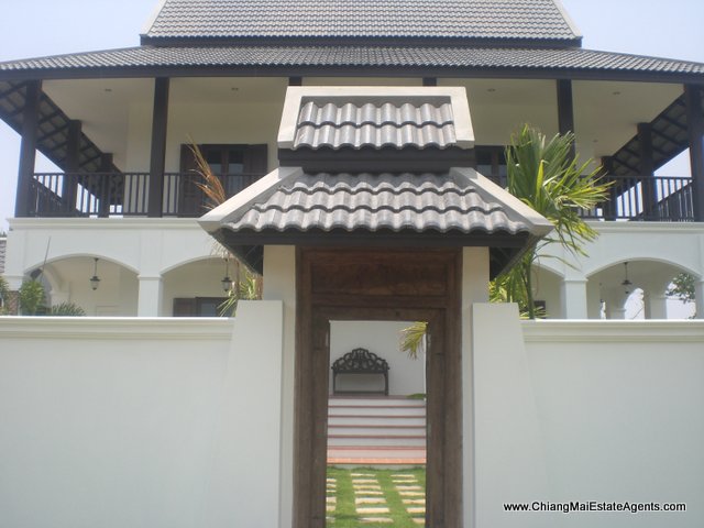 3 Bd, 2 Bth Colonial Style Home for Sale