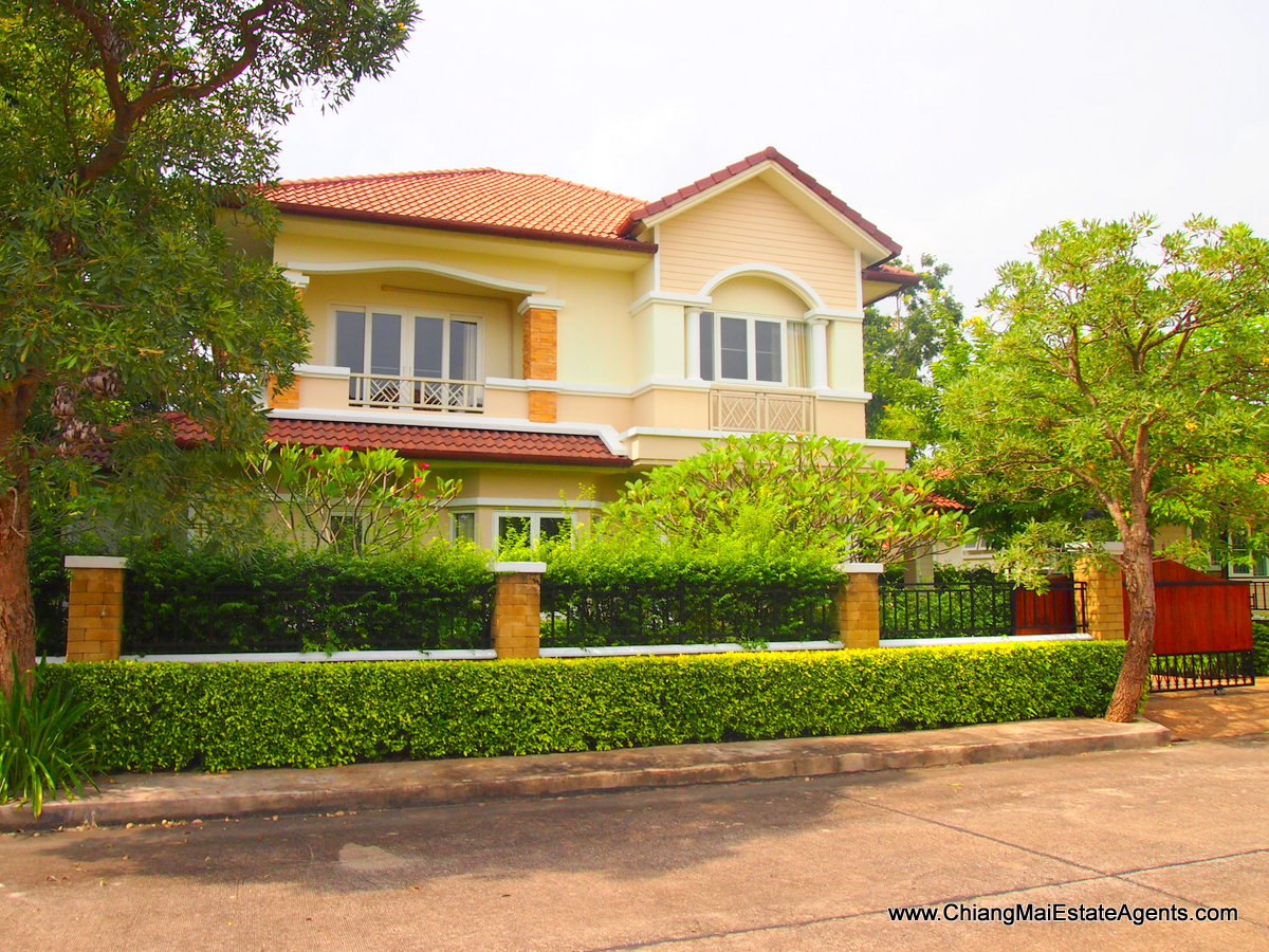 Beautifully Furnished home in Home in Park
