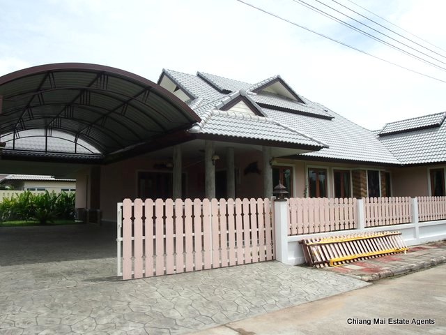 3 Bedroom Bungalow in Lanna Village For Rent