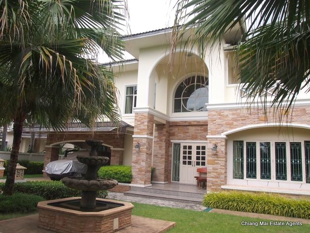 Luxurious Modern Style House For Rent In The Emperor