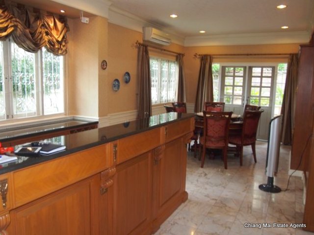 Luxurious Modern Style House For Rent In The Emperor