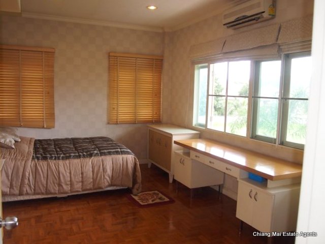 Luxurious Modern Style House For Rent In The Emperor