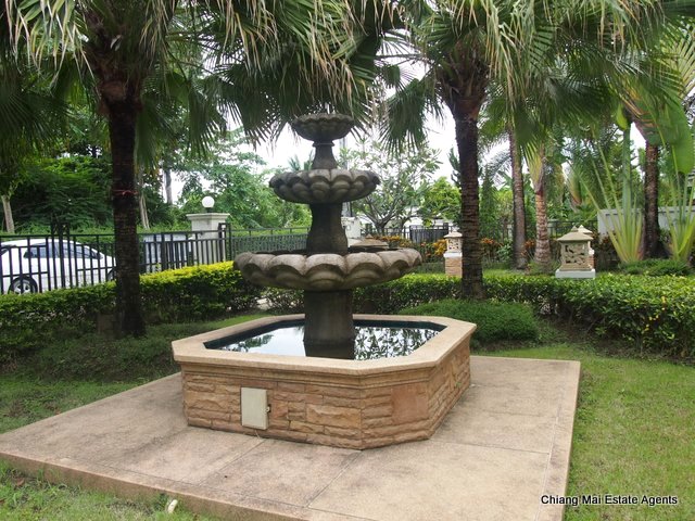 Luxurious Modern Style House For Rent In The Emperor