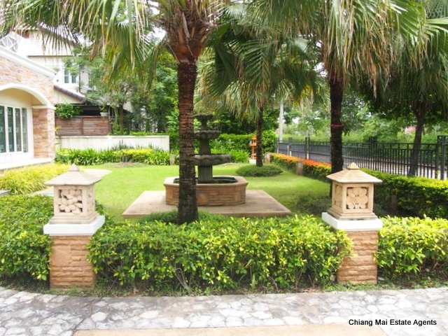 Luxurious Modern Style House For Rent In The Emperor