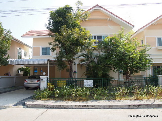 3 Bedroom/3 Bathroom/2 Living Room Home for Sale