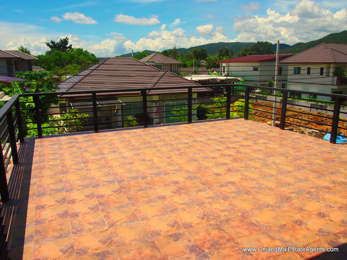 4 Bedroom Home with Mountain Views