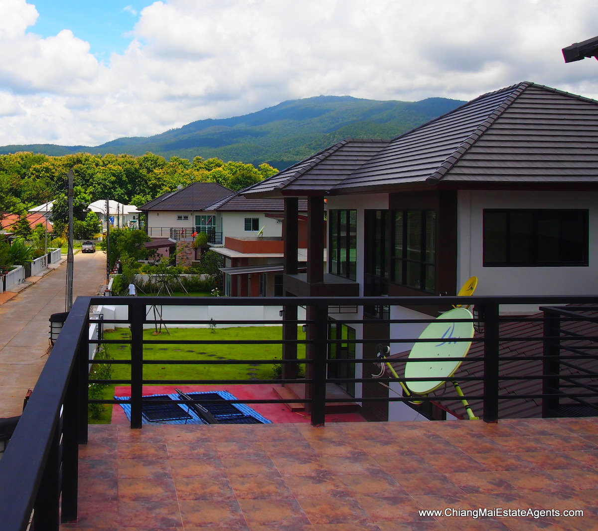 4 Bedroom Home with Mountain Views