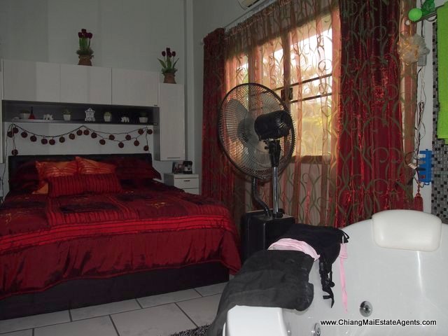 Unique 3 Bedroom House with Swimming Pool