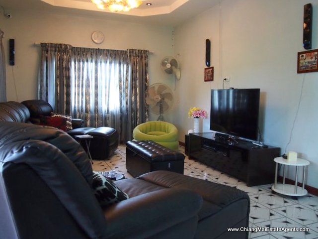 Unique 3 Bedroom House with Swimming Pool