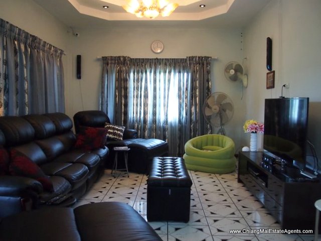 Unique 3 Bedroom House with Swimming Pool