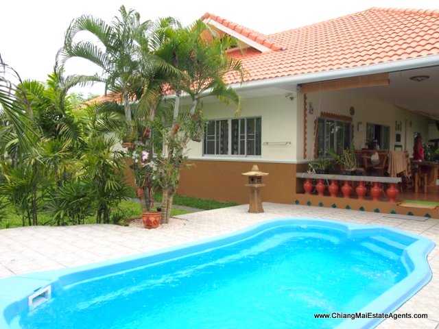 Unique 3 Bedroom House with Swimming Pool