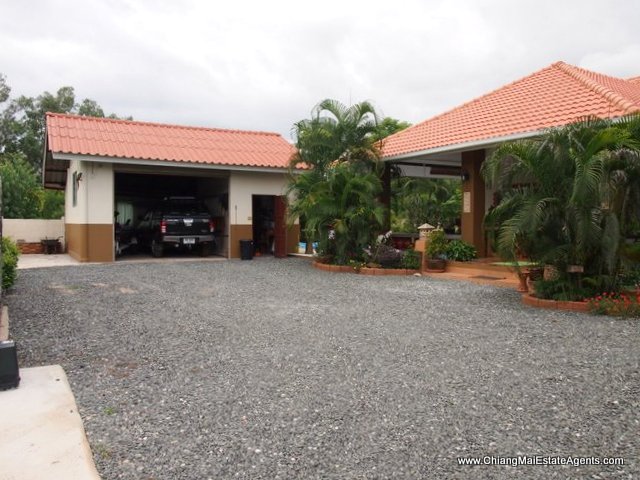 Unique 3 Bedroom House with Swimming Pool