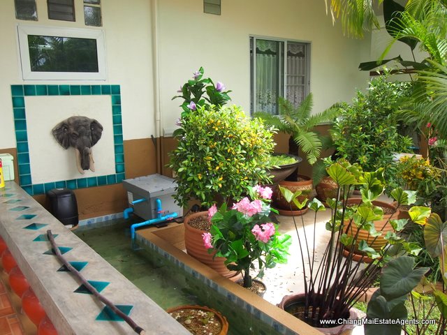 Unique 3 Bedroom House with Swimming Pool